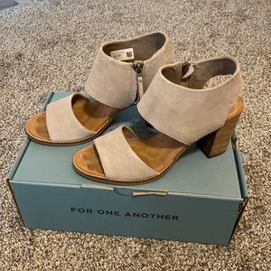 Toms, block heel sandal